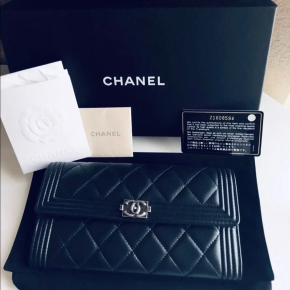 AUTHENTIC Chanel Black Quilted Lambskin Wallet - Picture 2 of 7